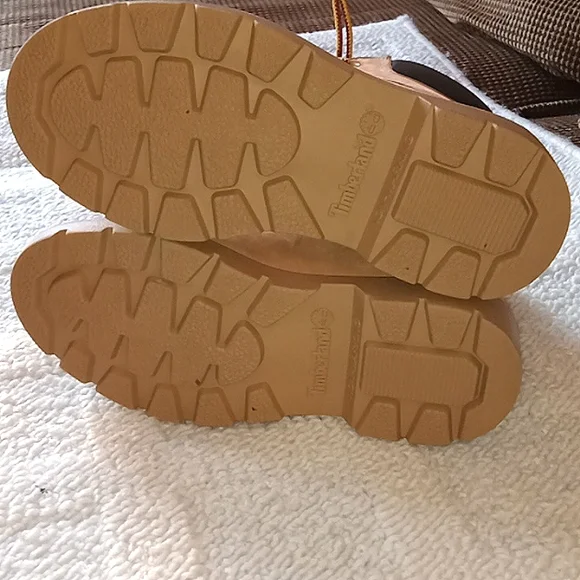 Timberland kids boot, size 13.5, pre loved cond. Waterproof, Unisex - Picture 4 of 9